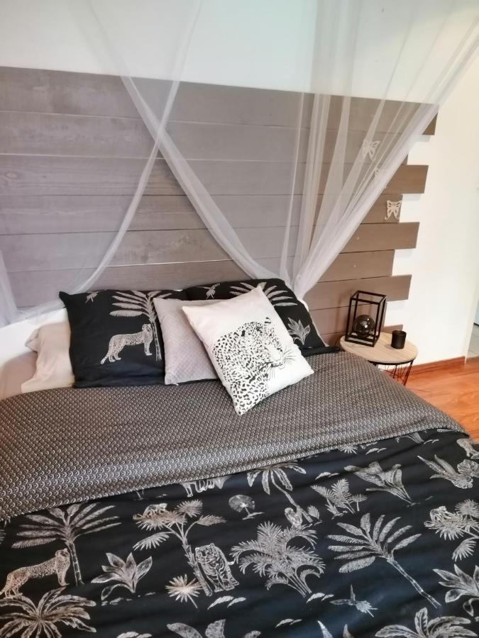 Les Bichettes Bed & Breakfast Mortagne-sur-Sevre Luaran gambar