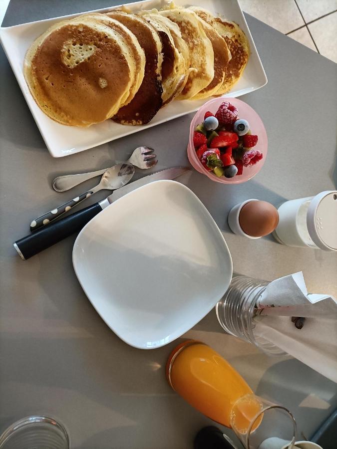 Les Bichettes Bed & Breakfast Mortagne-sur-Sevre Luaran gambar