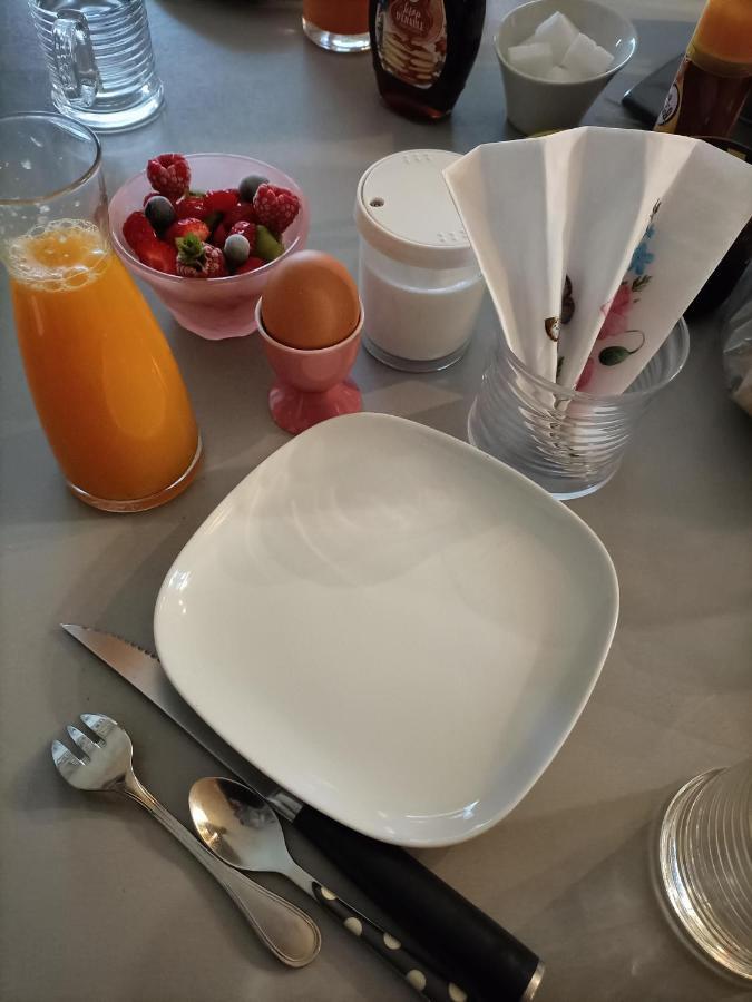 Les Bichettes Bed & Breakfast Mortagne-sur-Sevre Luaran gambar