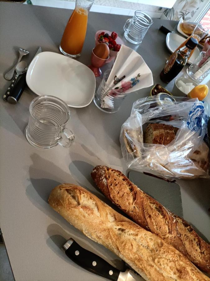 Les Bichettes Bed & Breakfast Mortagne-sur-Sevre Luaran gambar